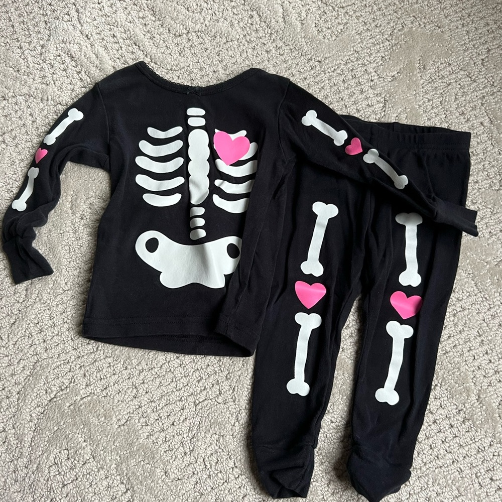 Carter’s baby girl Skelton Halloween pjs 12M